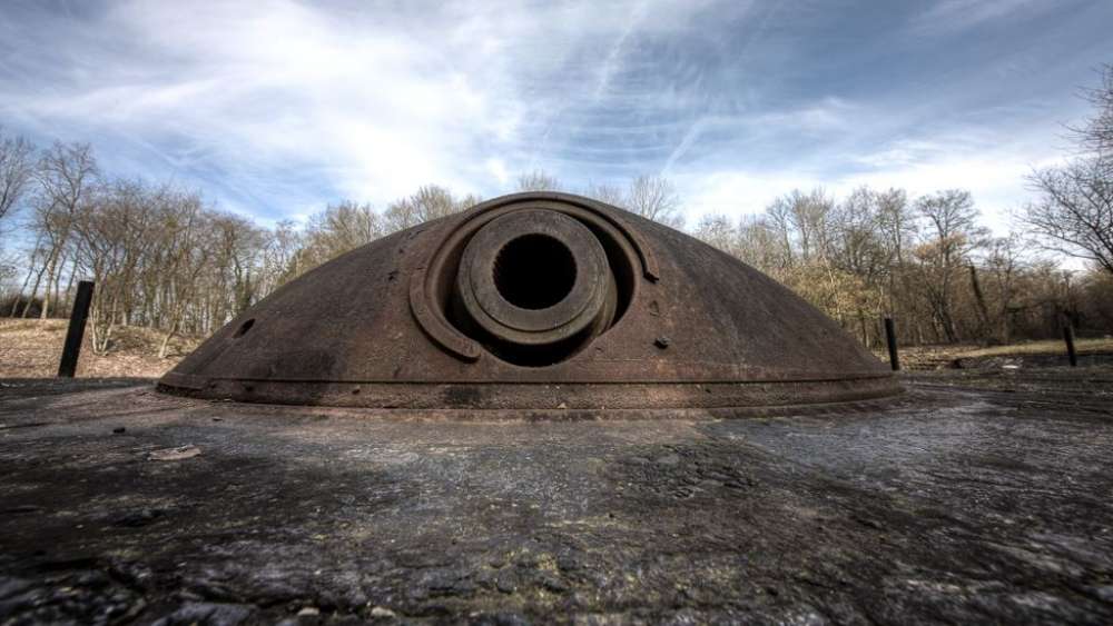 15-cm-Haubitzen mit Panzerturm der Feste Wagner
