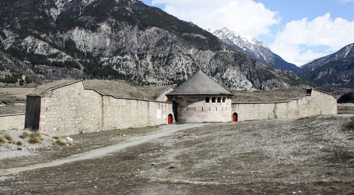 © 4pix/123RF - Festung von Mont-Dauphin - Briançon