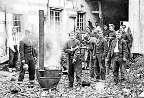 Quelle: Historische Postkarte von den Schlachtfeldern des Ersten Weltkriegs