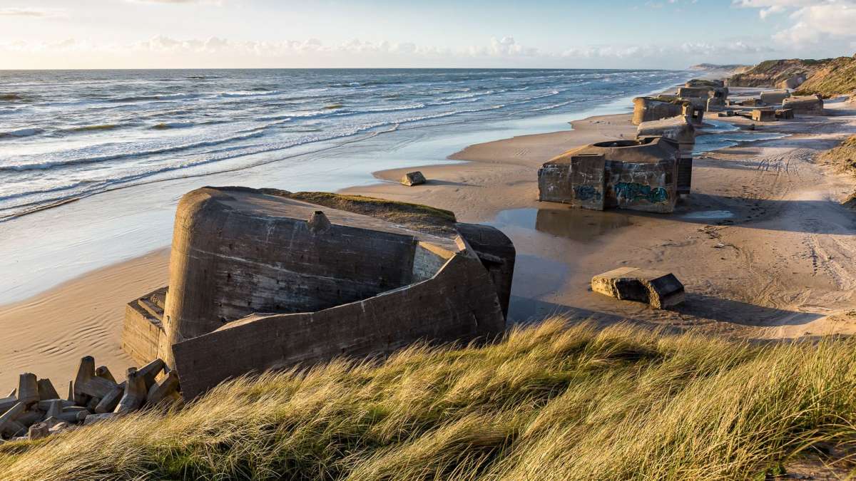 © oliverstockphoto - 123RF.com - Bild 41540534 | Bunker des Atlantikwalls 