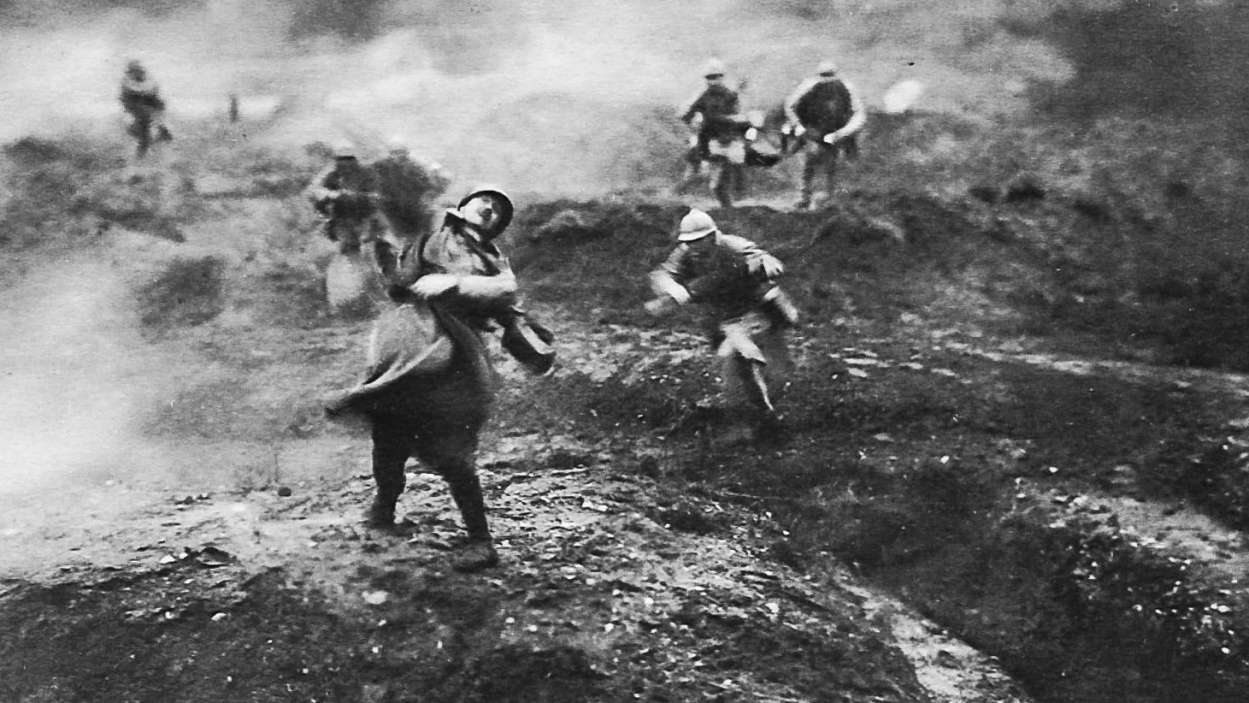 Schlacht um Verdun - 1916 - französische Soldaten beim Sturmangriff - Erster Weltkrieg - Westfront | Quelle: Les Combat des Forts de Souville et Douaumont - Postkarten-Serie aus Frankreich